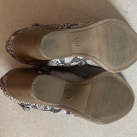 Ankle Booties Snake Skin Print Size 8 - Picture 3 of 4